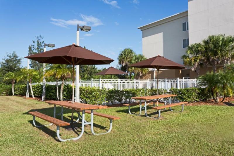 Holiday Inn Express Hotel & Suites Fort Pierce West Bagian luar foto